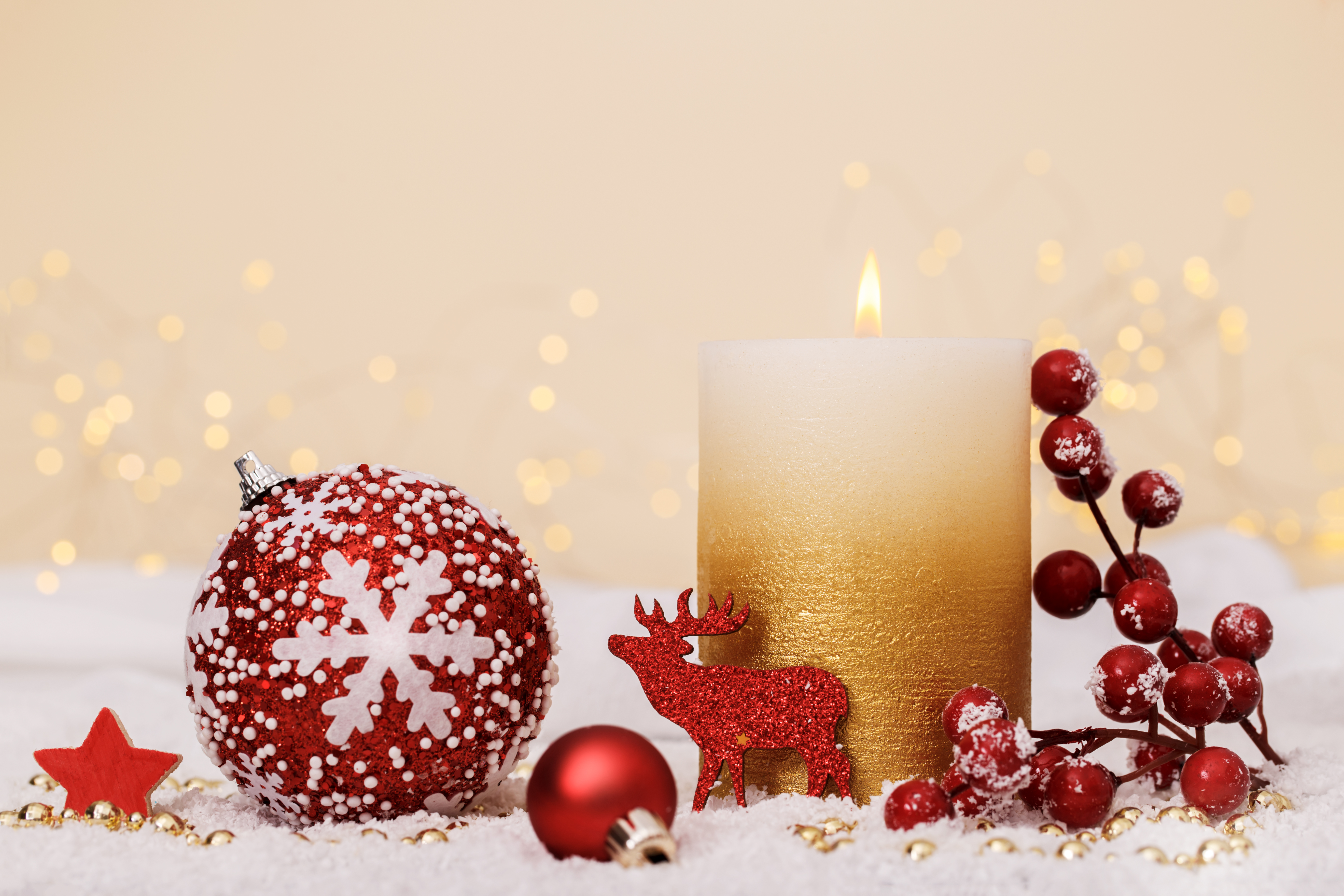 christmas-or-new-year-candle-with-festive-ornament-2024-10-31-2_p89370